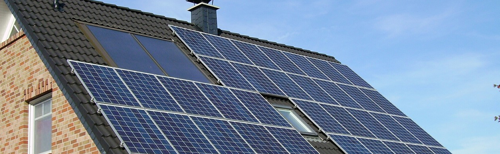 panneaux solaires photovoltaïques rennes a travers toit